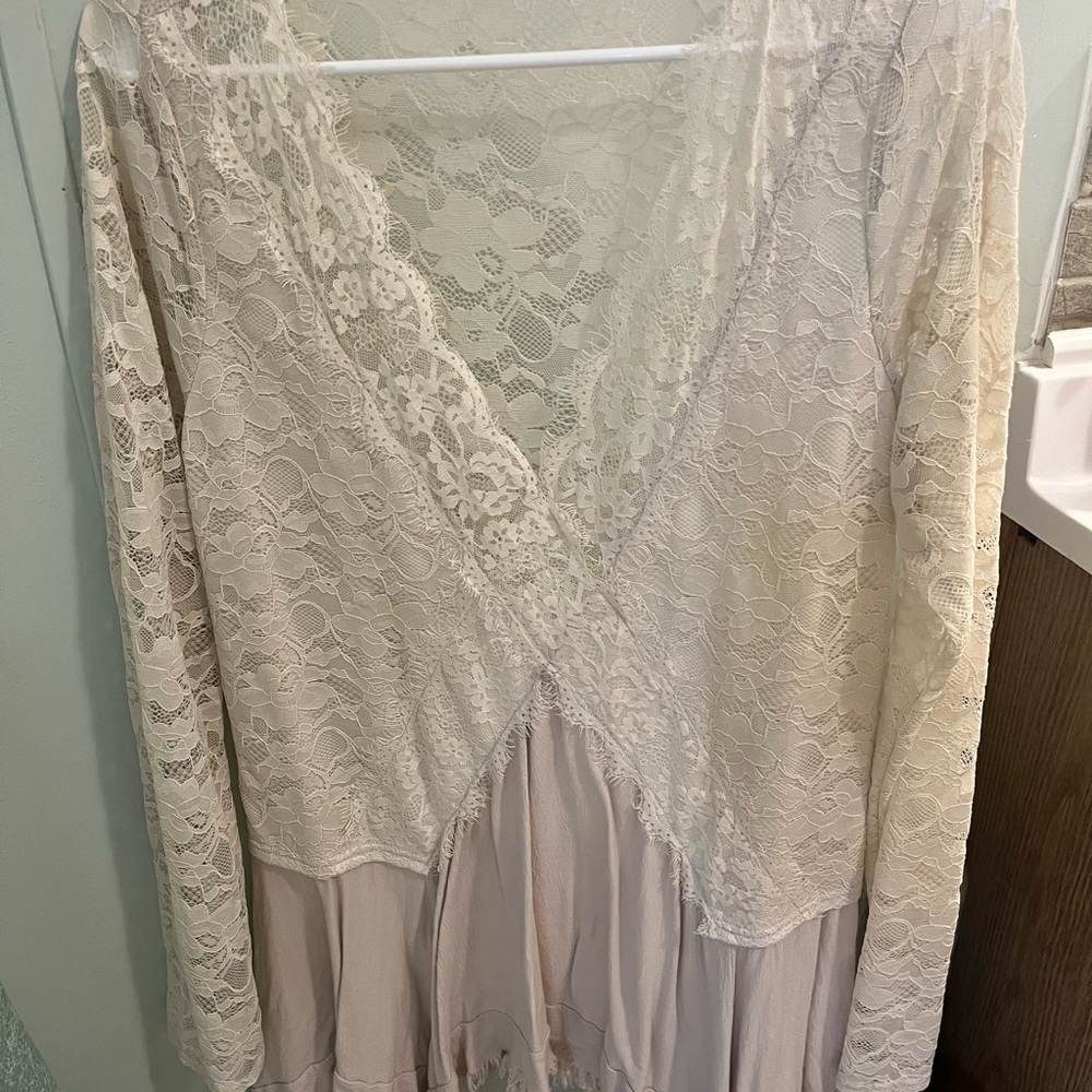 Gimmicks cream tunic, only wore once.